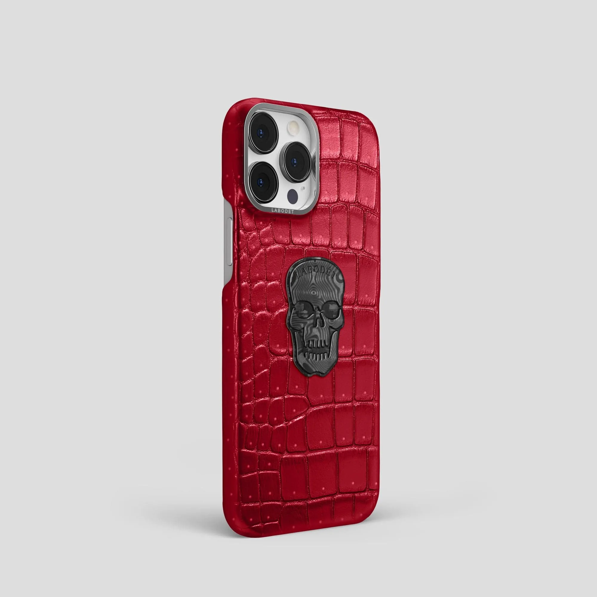 Classic Case With Carbon Skull For iPhone 15 Pro In Porosus Crocodile
