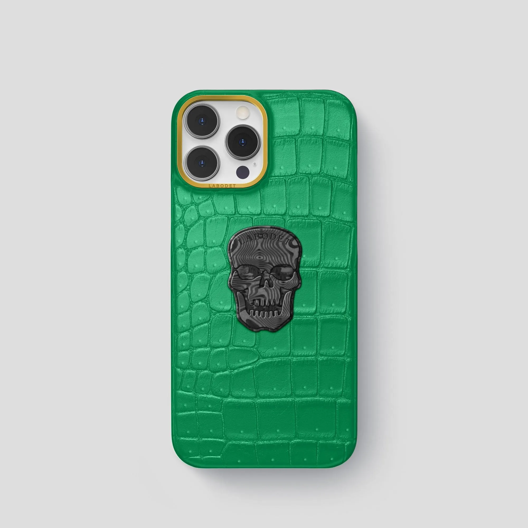 Classic Case With Carbon Skull For iPhone 15 Pro In Porosus Crocodile