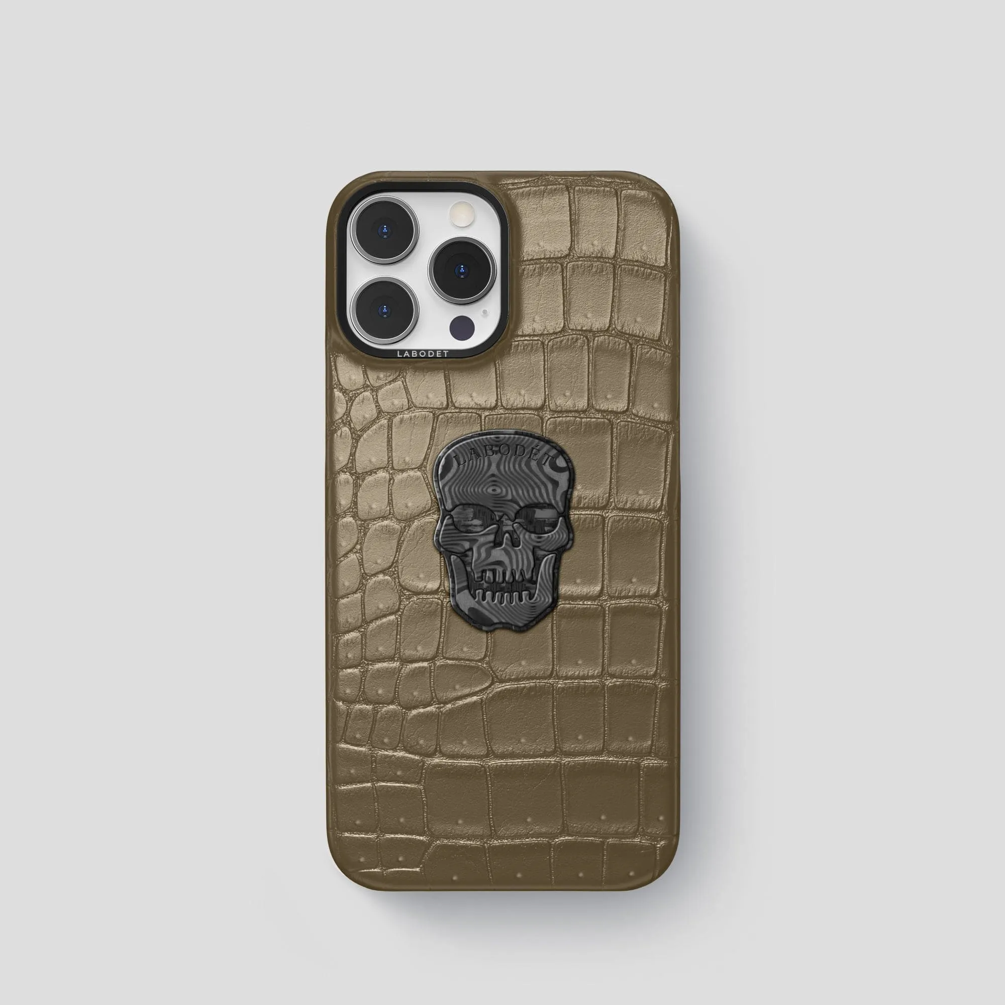 Classic Case With Carbon Skull For iPhone 15 Pro In Porosus Crocodile