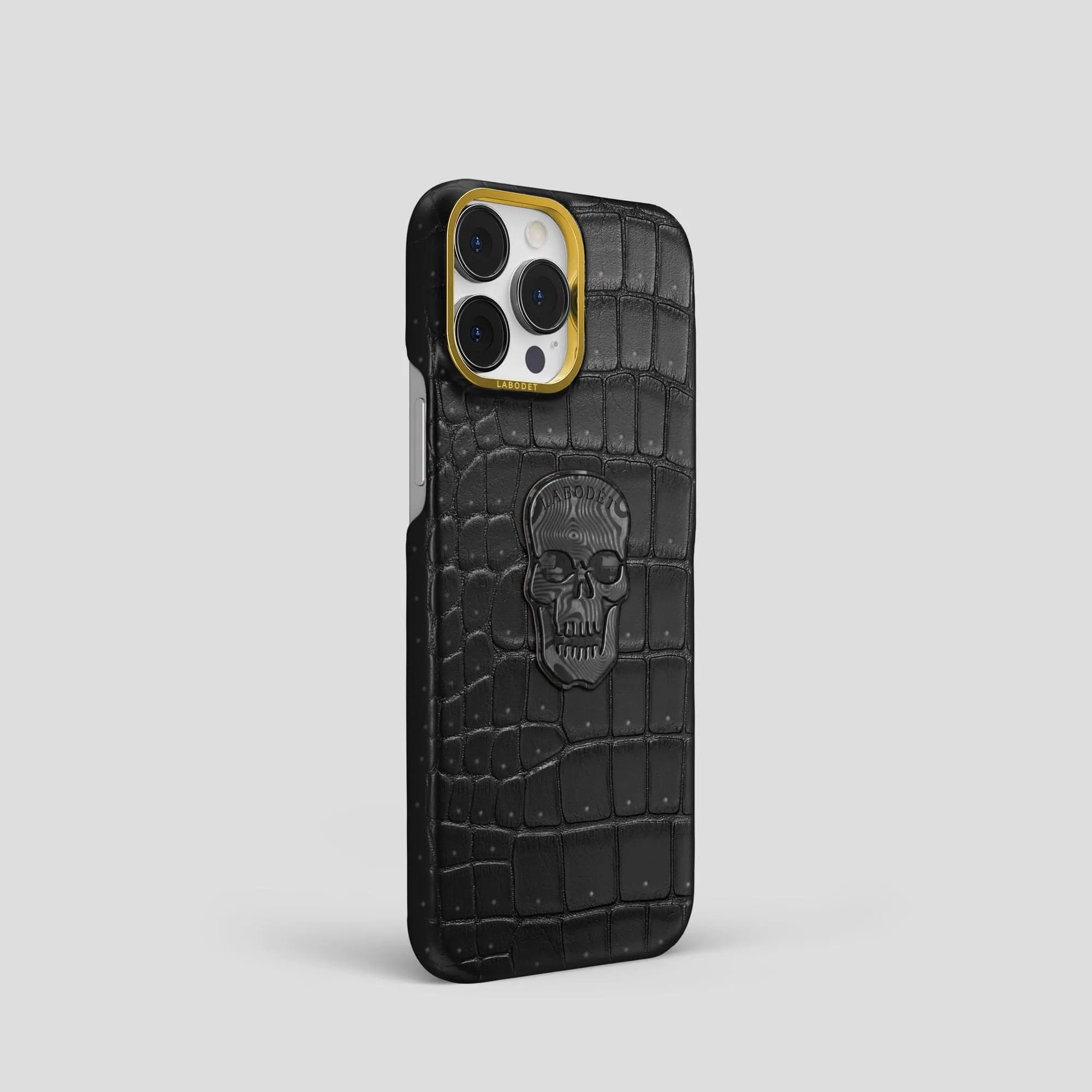 Classic Case With Carbon Skull For iPhone 15 Pro In Porosus Crocodile