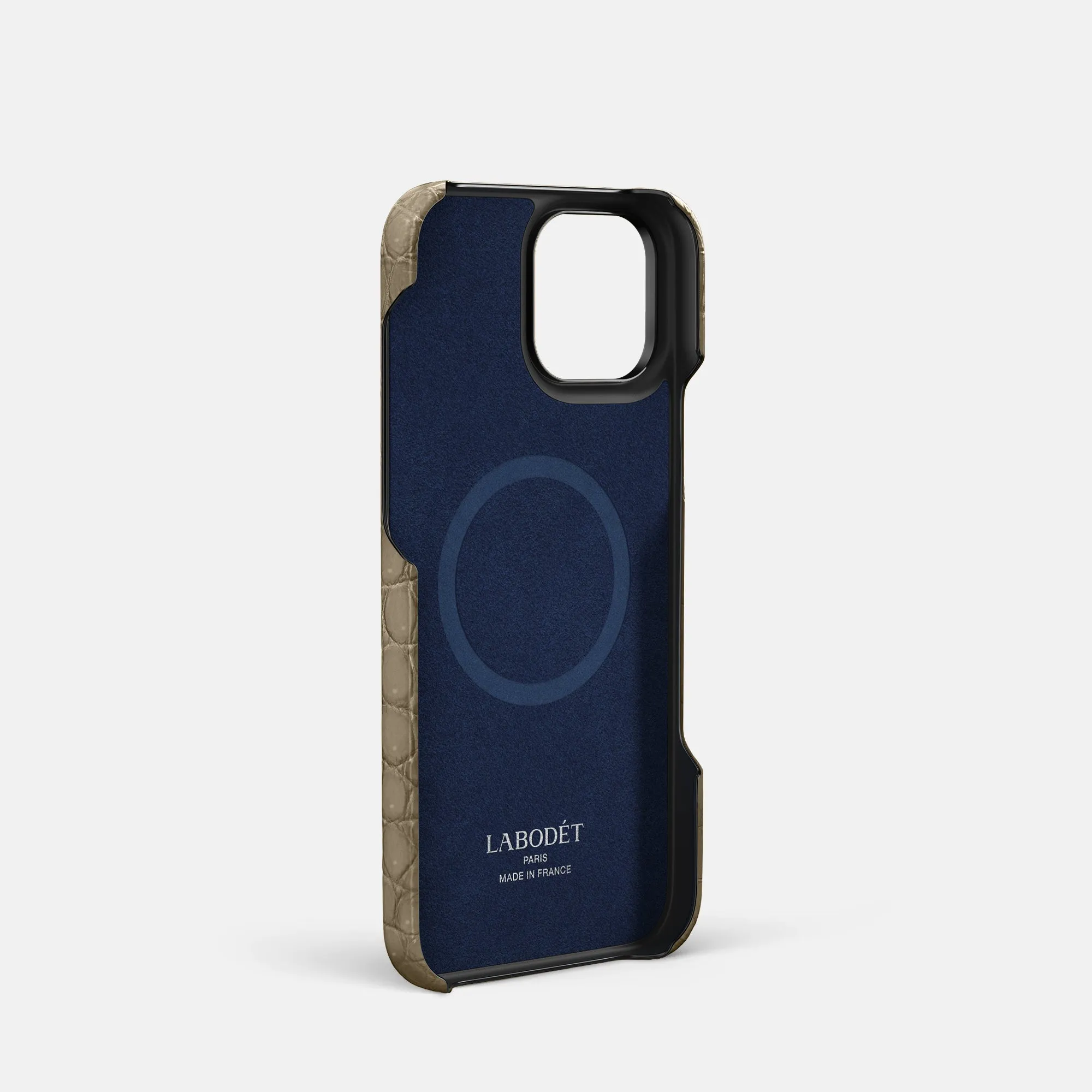 Classic Case With Carbon Skull For iPhone 16 Pro In Porosus Crocodile