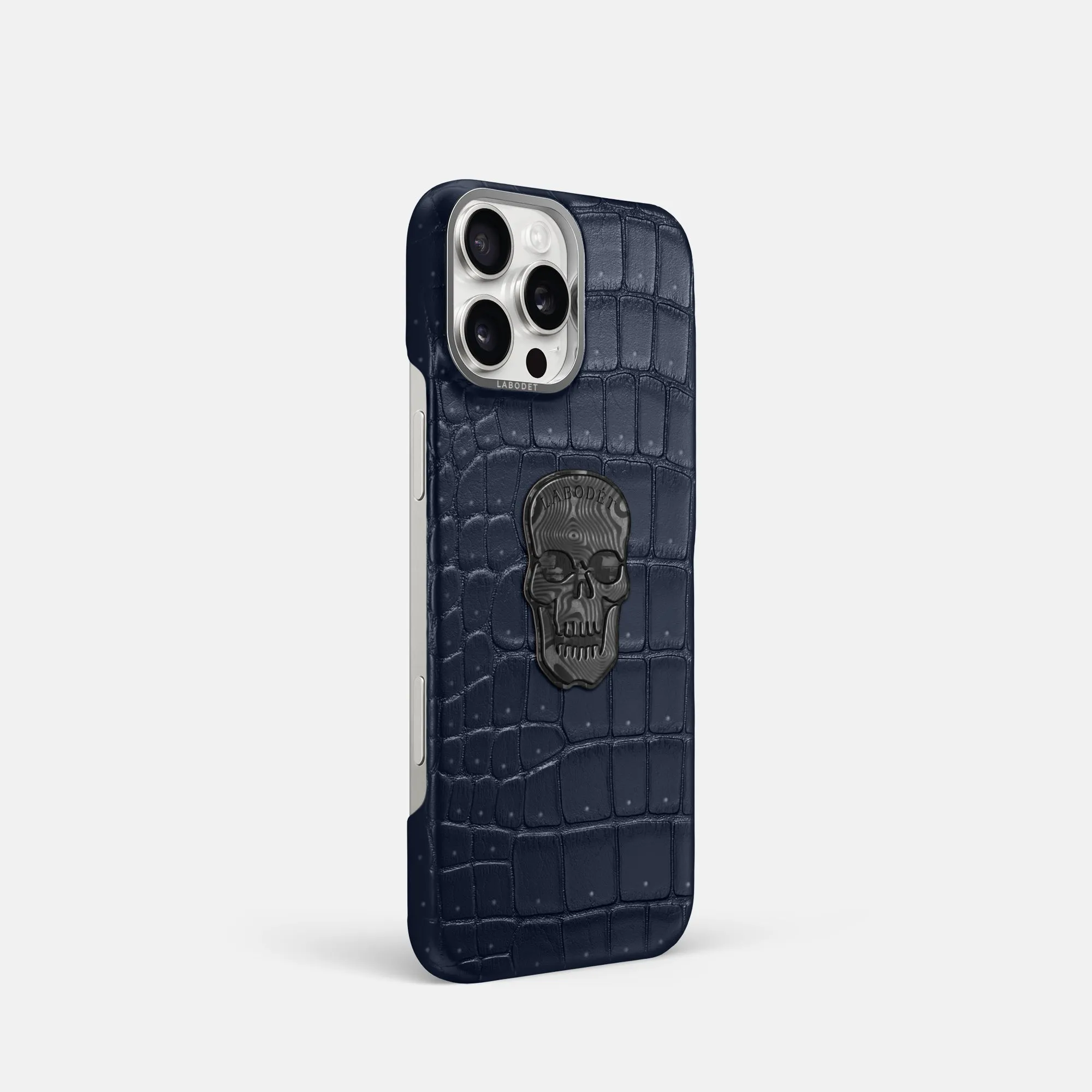 Classic Case With Carbon Skull For iPhone 16 Pro In Porosus Crocodile