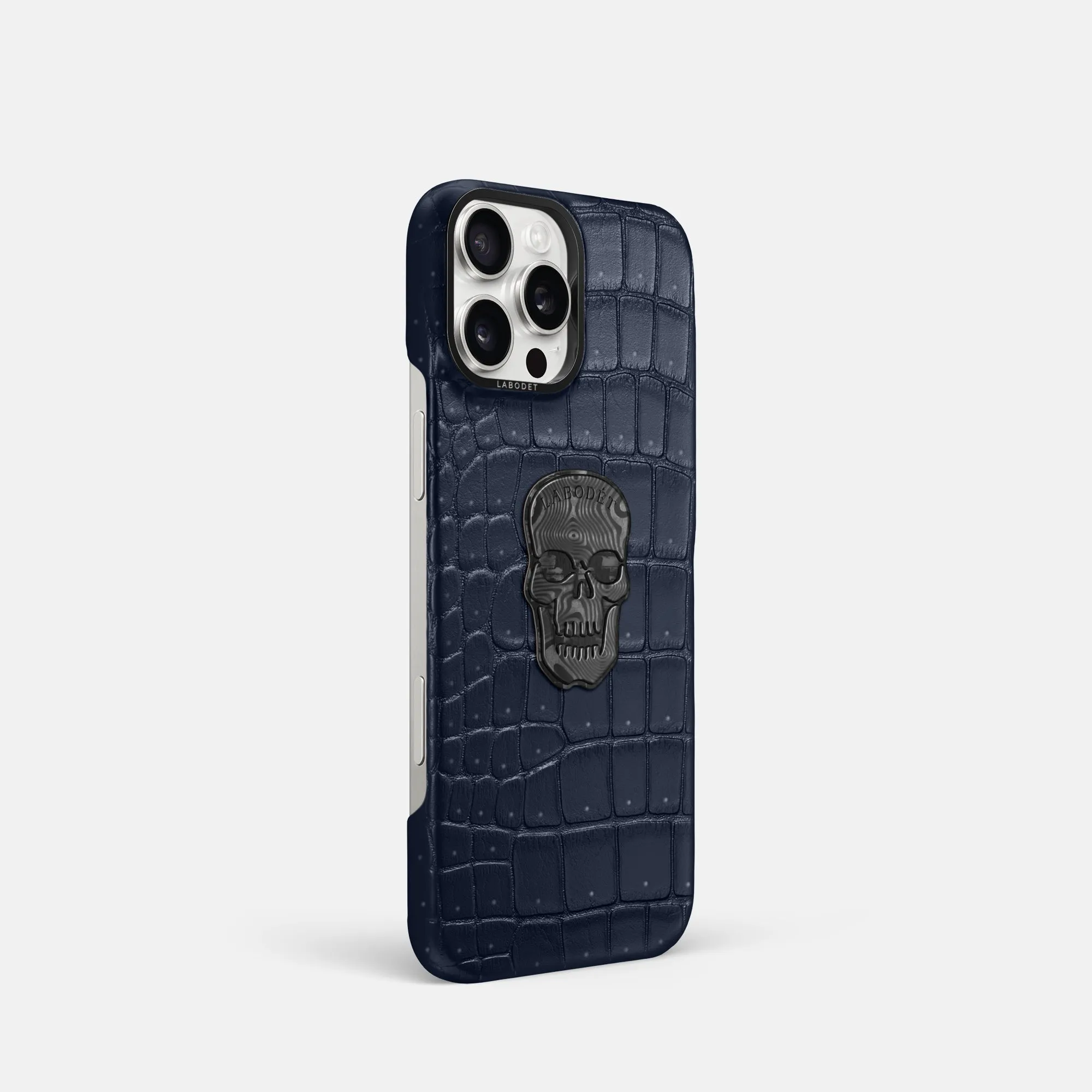 Classic Case With Carbon Skull For iPhone 16 Pro In Porosus Crocodile
