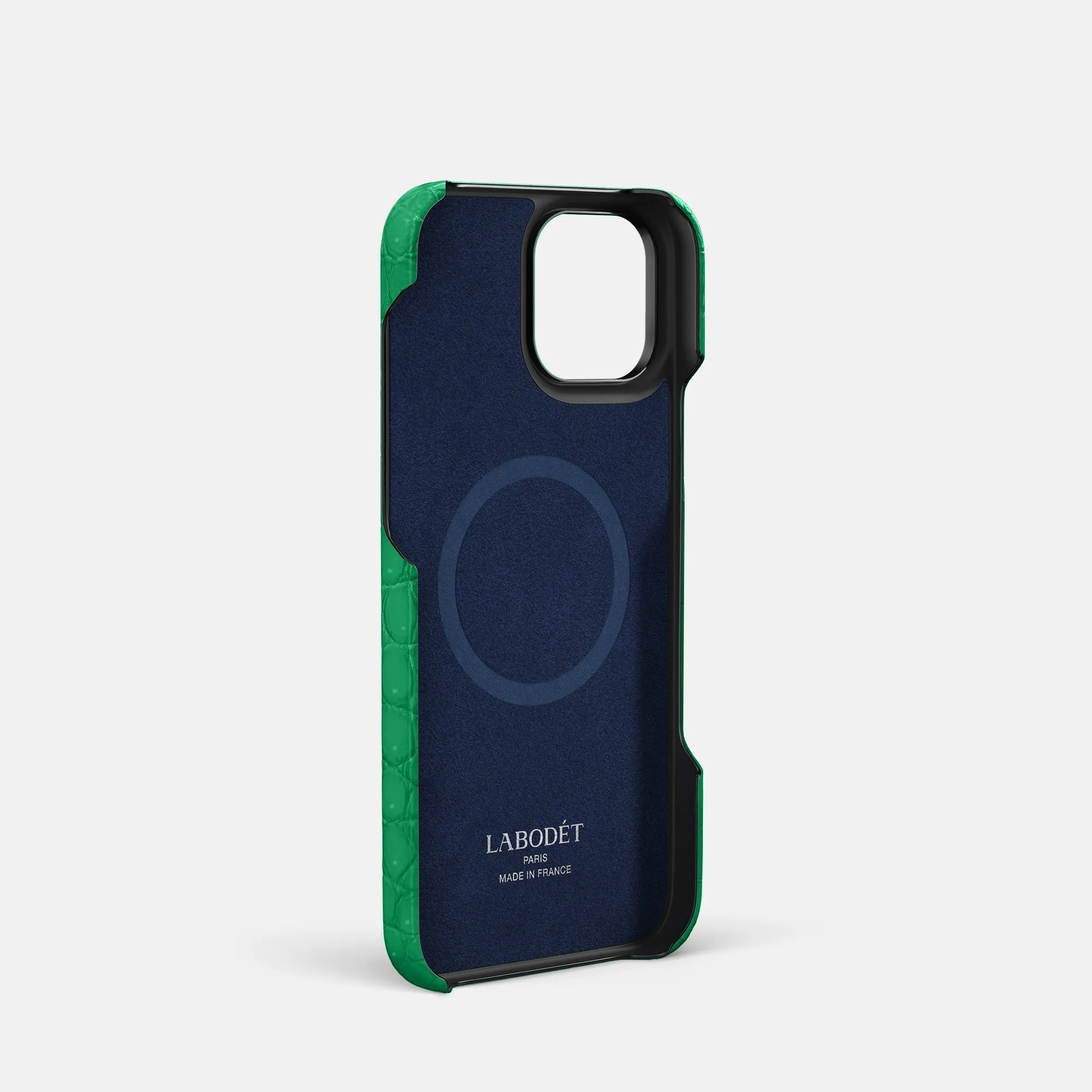 Classic Case With Carbon Skull For iPhone 16 Pro In Porosus Crocodile