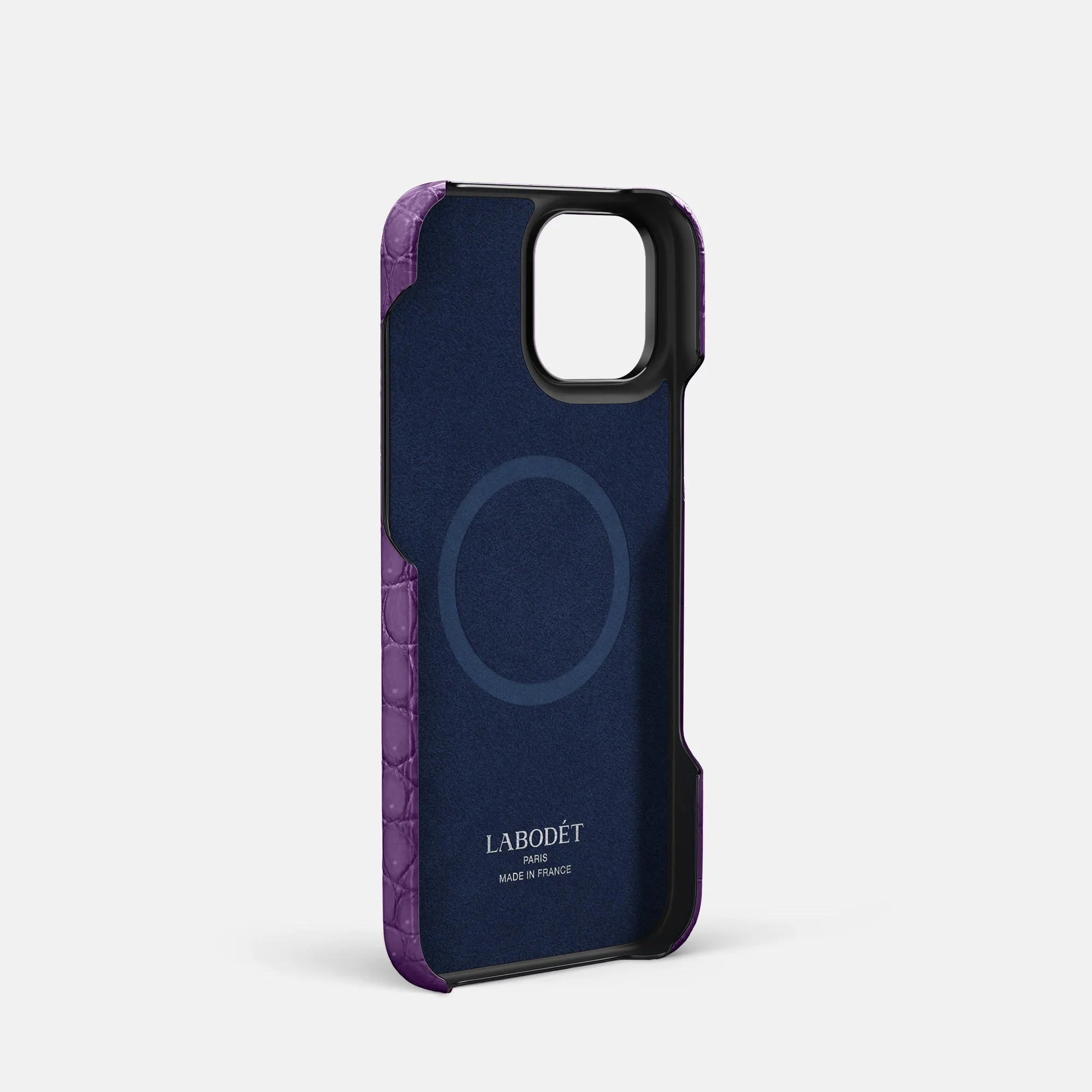 Classic Case With Carbon Skull For iPhone 16 Pro In Porosus Crocodile