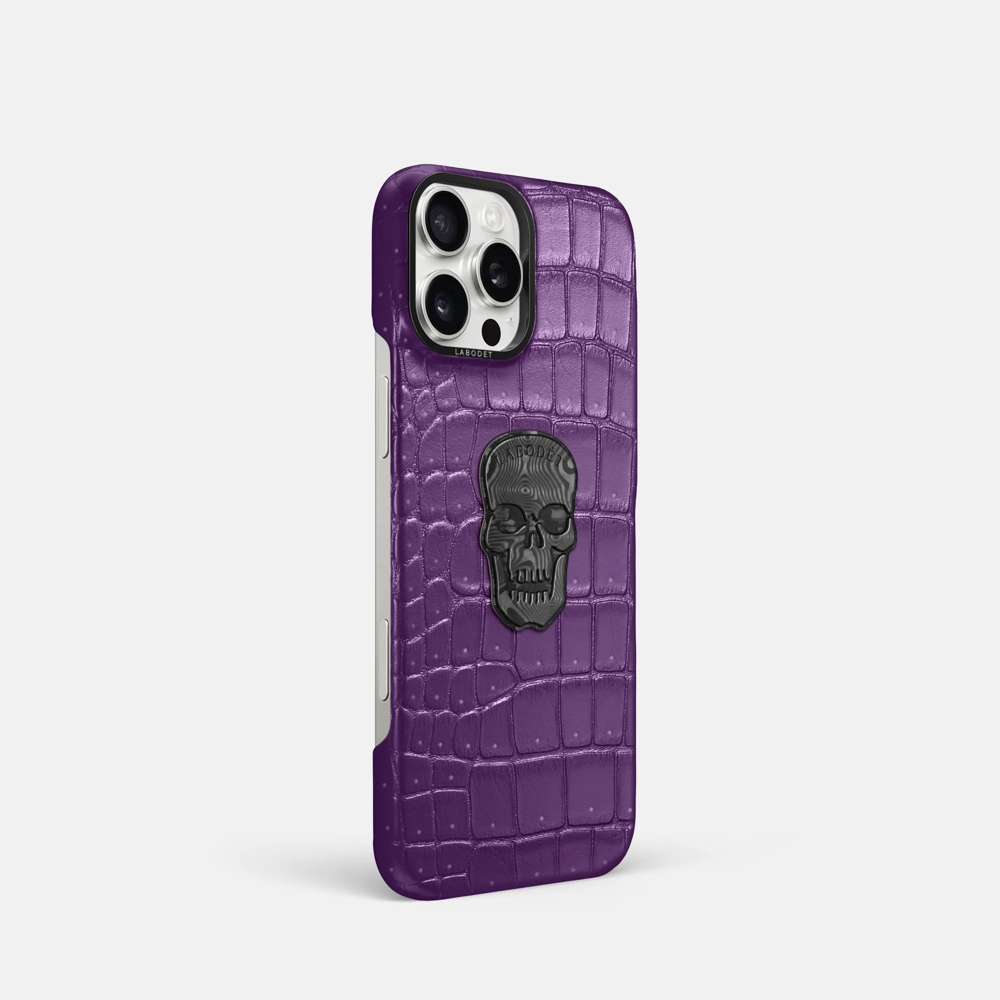 Classic Case With Carbon Skull For iPhone 16 Pro In Porosus Crocodile