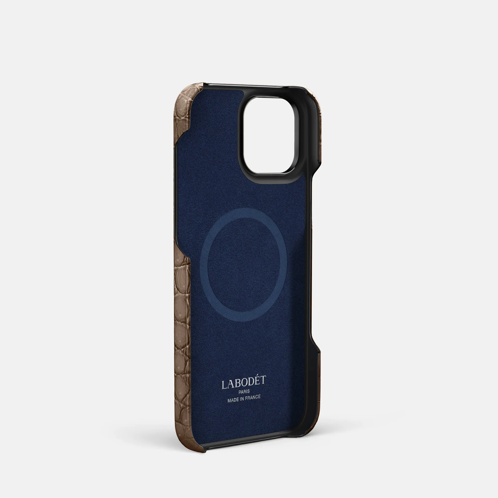 Classic Case With Carbon Skull For iPhone 16 Pro In Porosus Crocodile