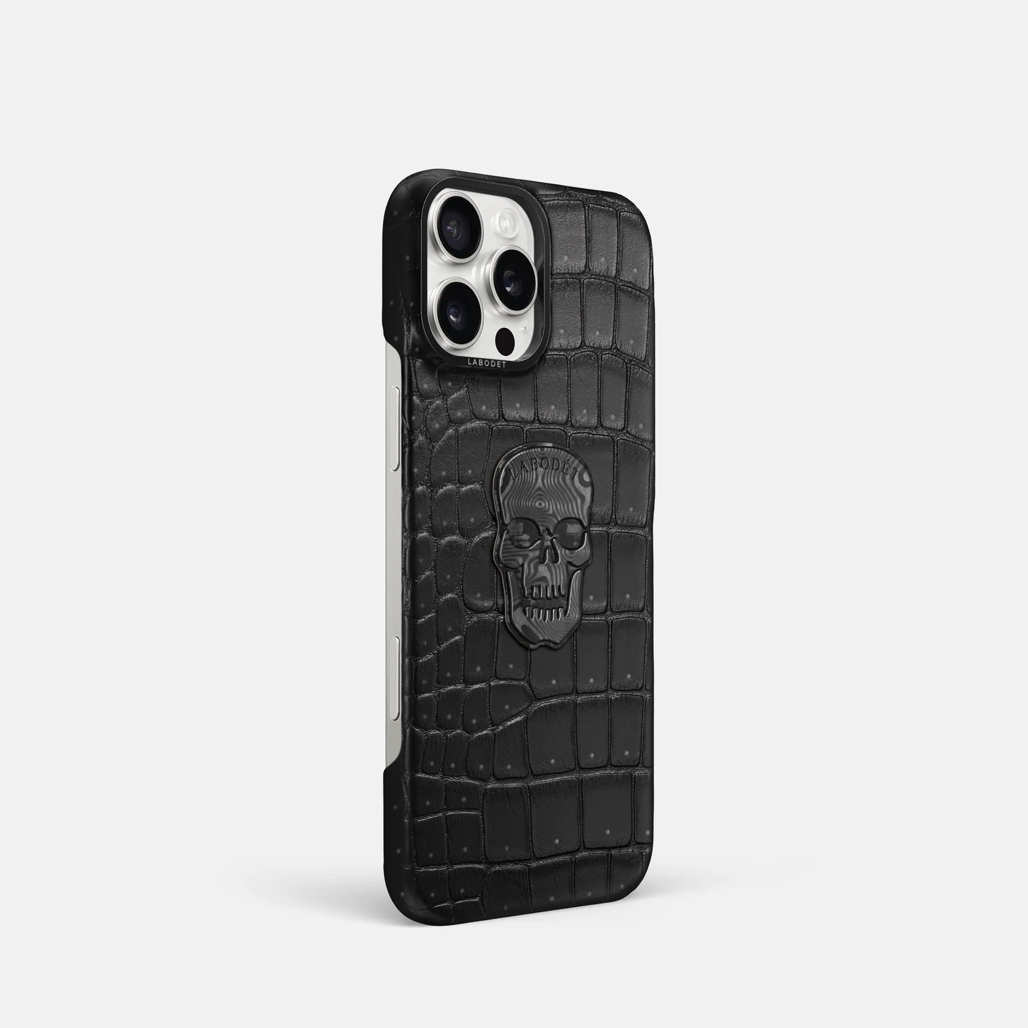 Classic Case With Carbon Skull For iPhone 16 Pro In Porosus Crocodile