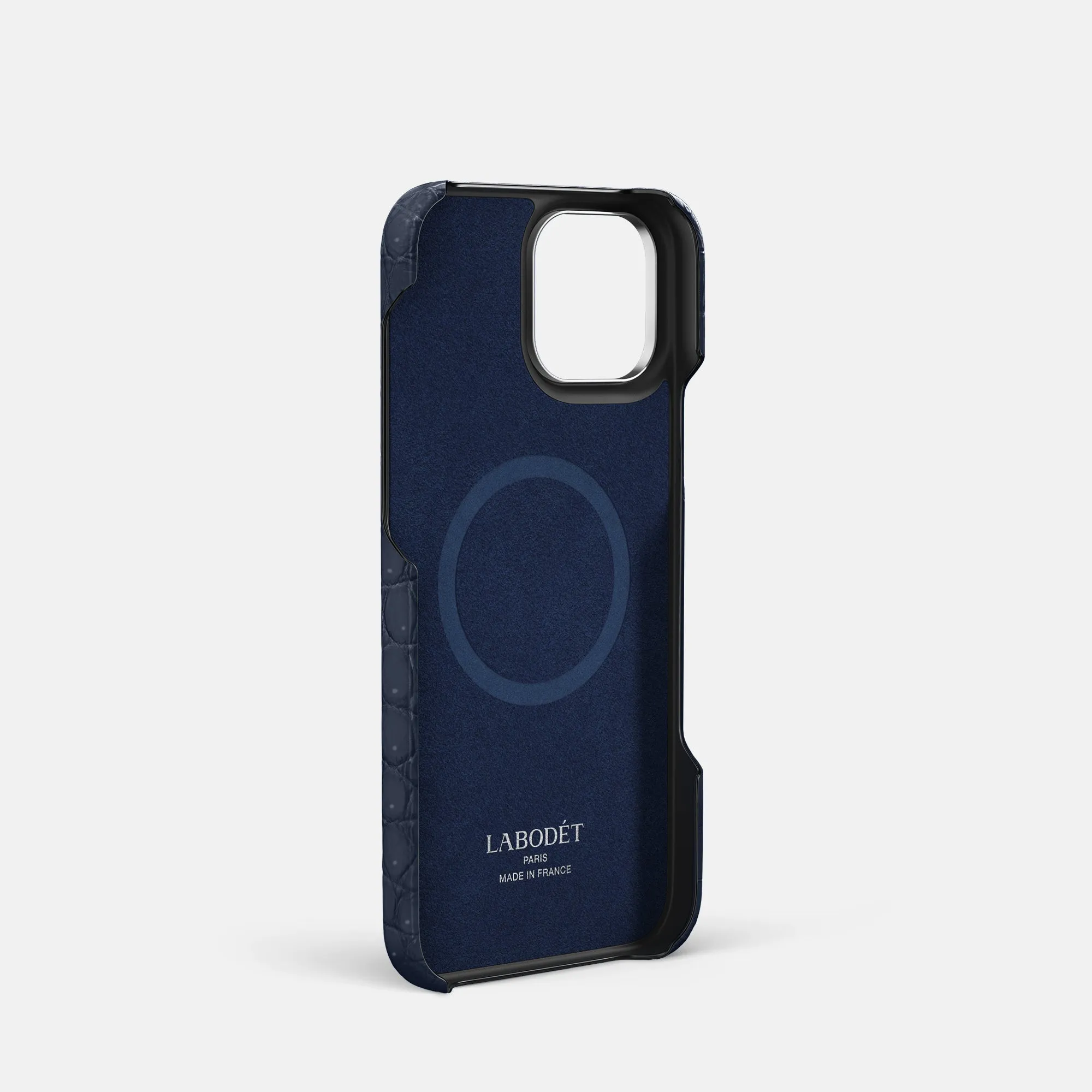 Classic Case With Carbon Skull For iPhone 16 Pro In Porosus Crocodile