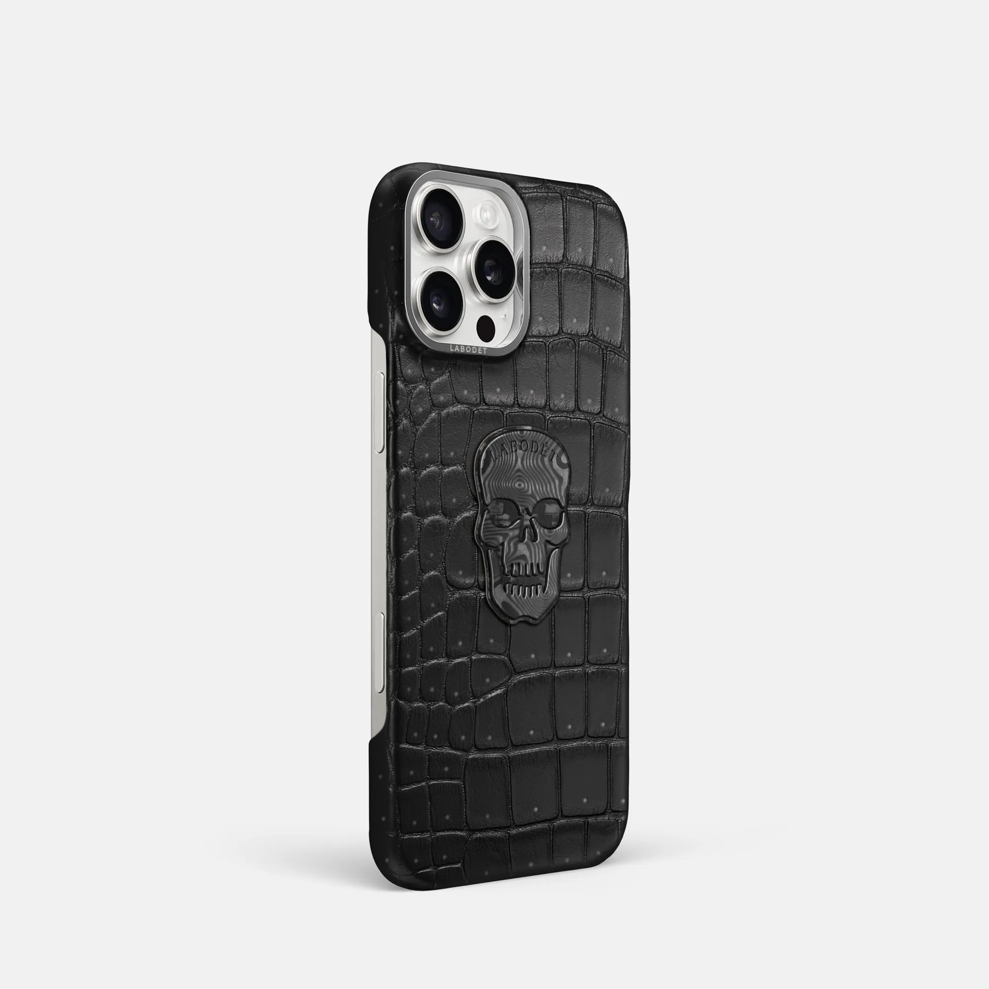Classic Case With Carbon Skull For iPhone 16 Pro In Porosus Crocodile