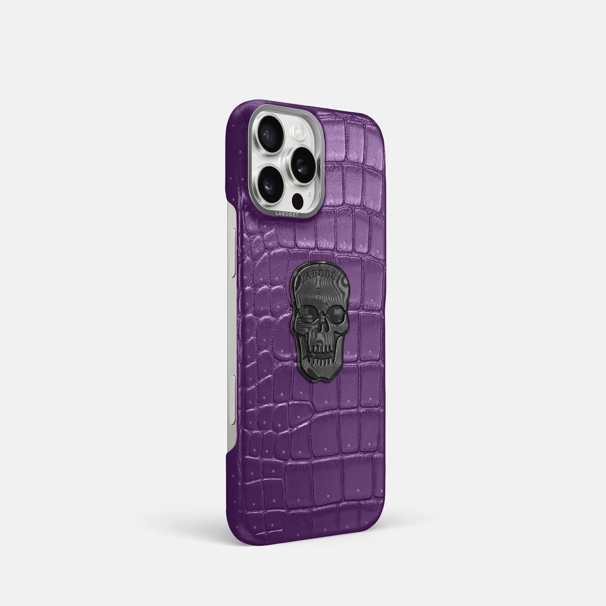 Classic Case With Carbon Skull For iPhone 16 Pro In Porosus Crocodile