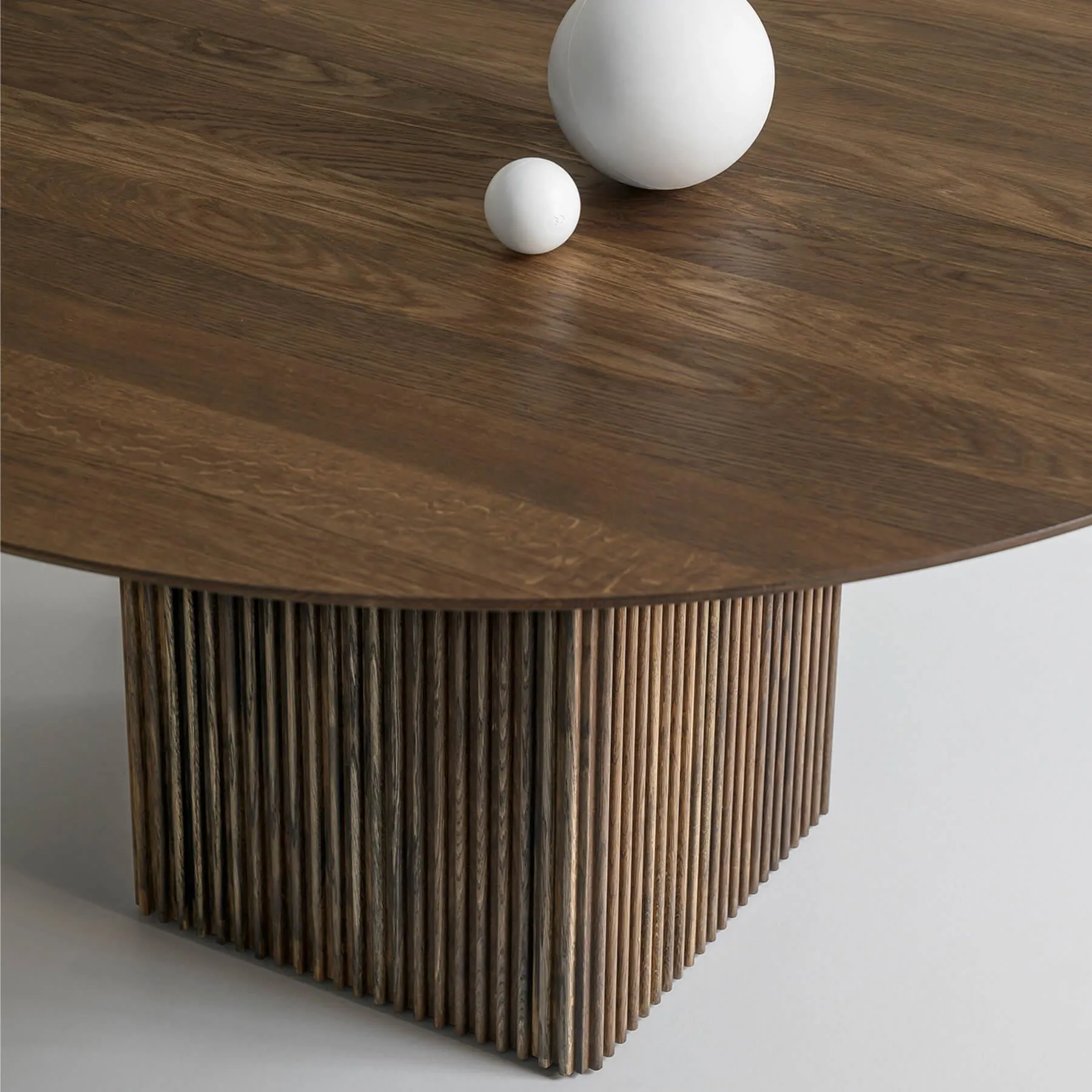 DK3 Ten Dining Table Round