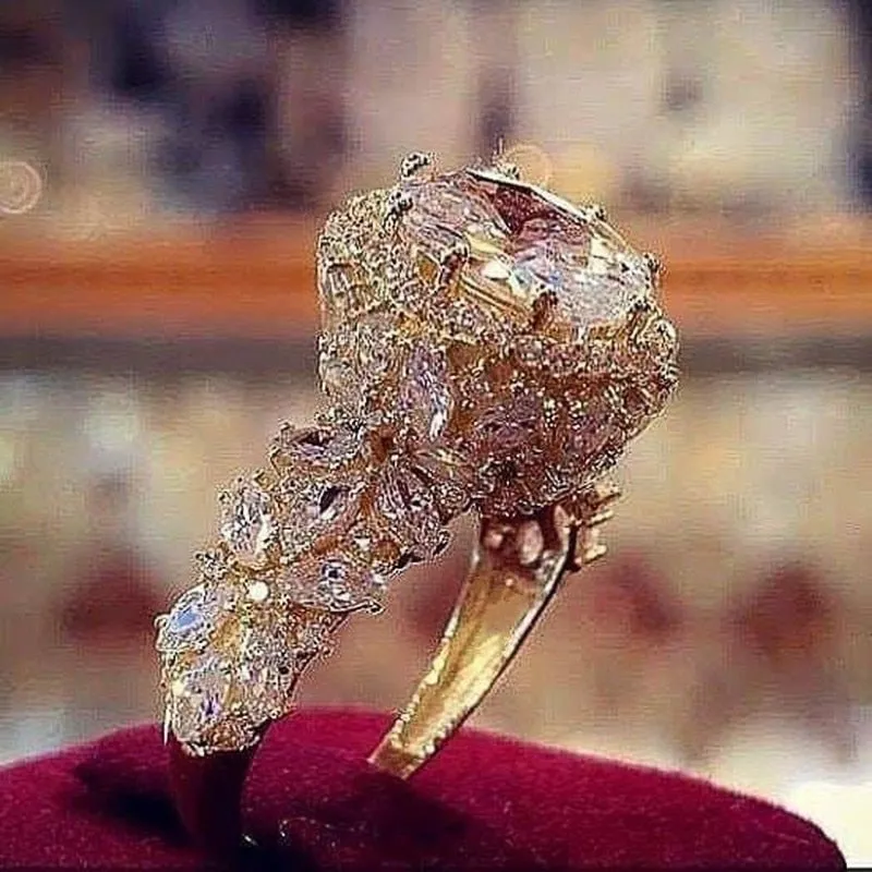 Huitan Gorgeous Women Wedding  Rings / Full Paved Brilliant Cubic Zirconia Luxury Gold Color Ring
