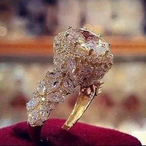 Huitan Gorgeous Women Wedding  Rings / Full Paved Brilliant Cubic Zirconia Luxury Gold Color Ring