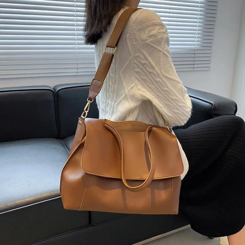 Retro Large Capacity Tote Bag