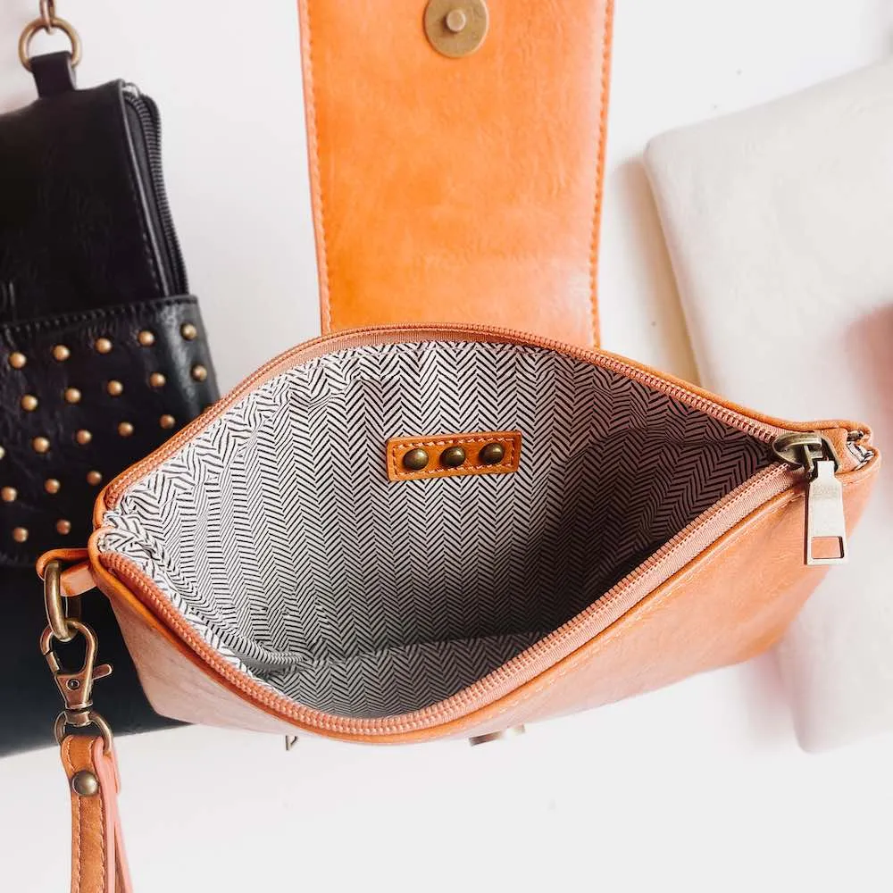 Riviera Maya Rivet Clutch - Cream